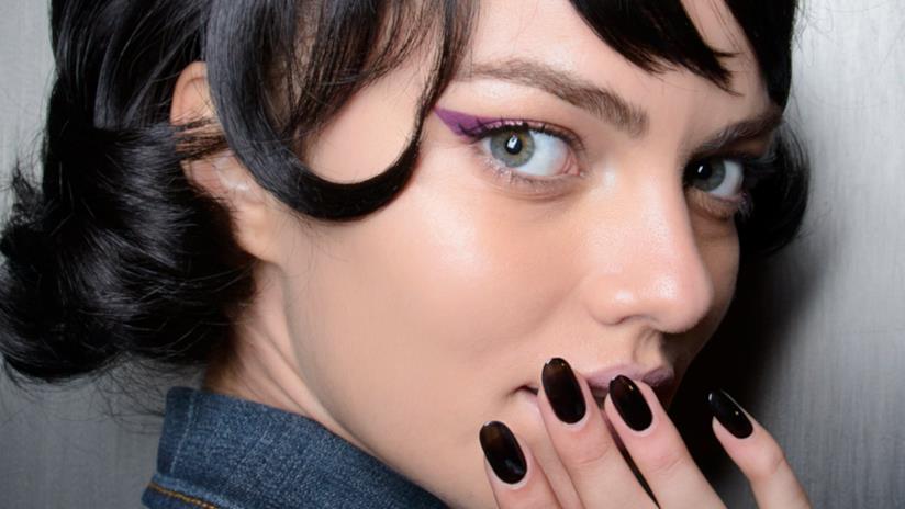 Unghie gel nere 2019: le tendenze da copiare Nail art unghie gel nere 2019: le più glam