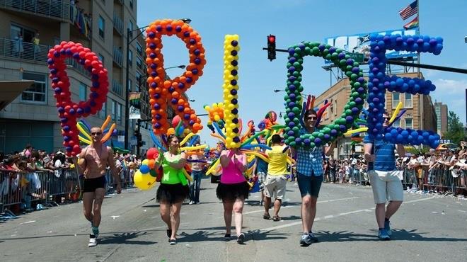 Gay Pride di New York Giovani con palloncini al Gay Pride di New York City
