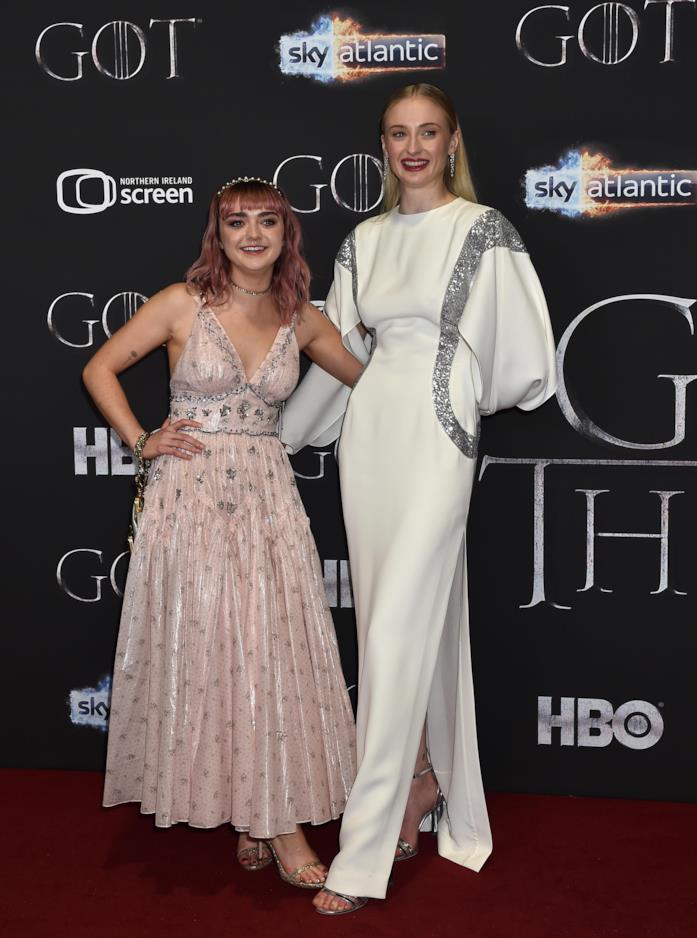 Sophie Turner e Maisie Williams Sophie Turner e Maisie Williams alla Premier di Belfast