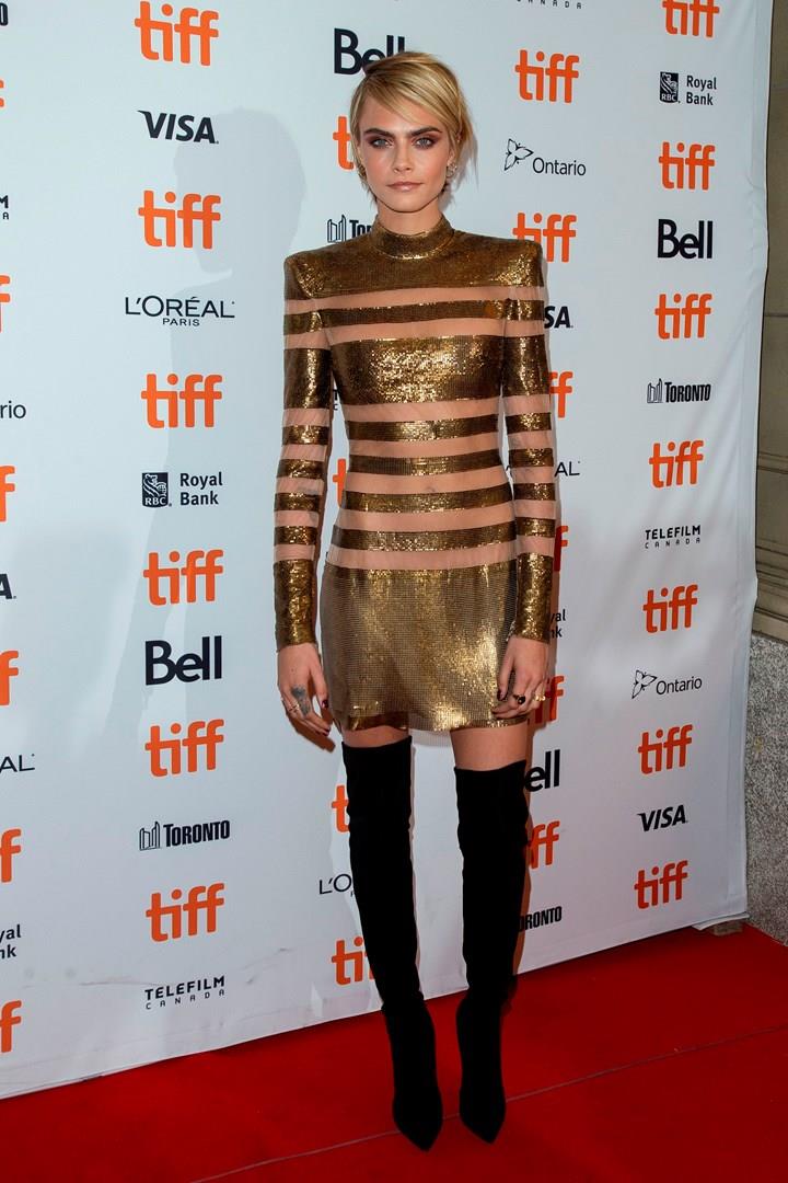 Cara Delevingne capelli corti Cara Delevingne con ciuffo laterale
