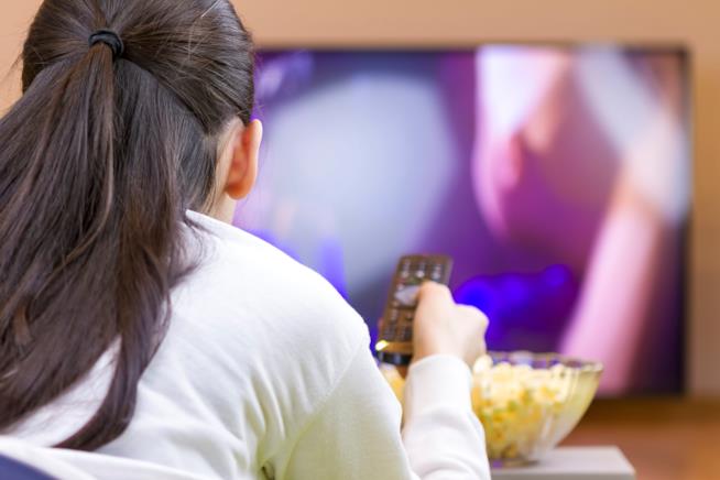 Le serie TV ci appassionano sempre più e il cinema sempre meno. Ecco svelato il perché Pop corn e caramelle al cinema