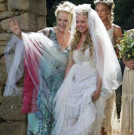 Mamma Mia! Amanda Seyfried sposa in una scena di Mamma Mia!