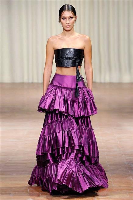 Il crop top di Alberta Ferretti nella sfilata Primavera Estate 2017 Alberta Ferretti collezione primavera/estate 2017