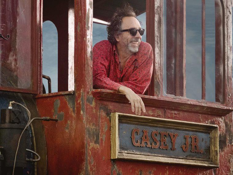 Tim Burton sul set di Dumbo Il regista Tim Burton