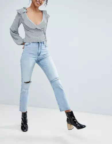 Jeans strappati a vita alta