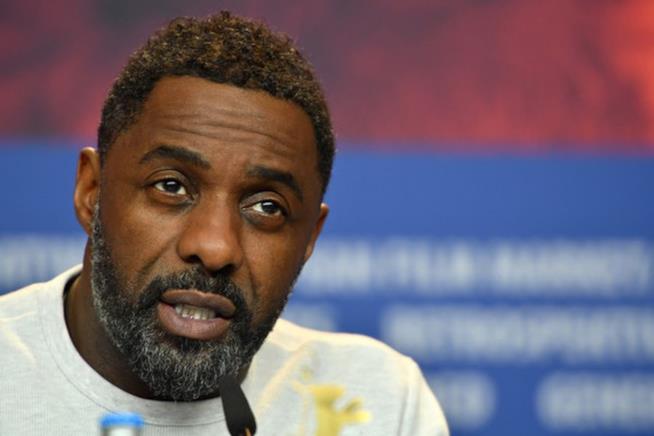 Un primo piano di Idris Elba Idris Elba a Berlino con Yardie