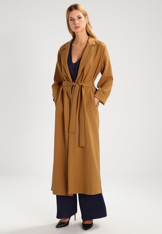 I capi fashion da avere nell'armadio Il cappotto cammello