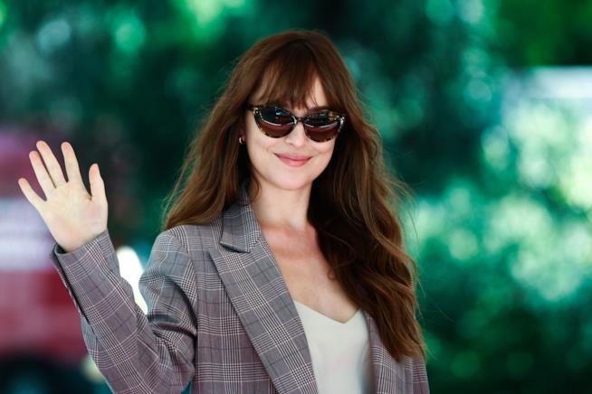 Dakota Johnson ha dato il suo numero di telefono per sostenere le donne vittime di violenza Dakota Johnson