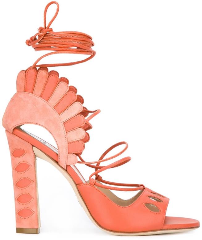 Sandali in pelle colore terracotta di moda per l'estate 2018 In pelle, i sandali di tendenza per l'estate 2018