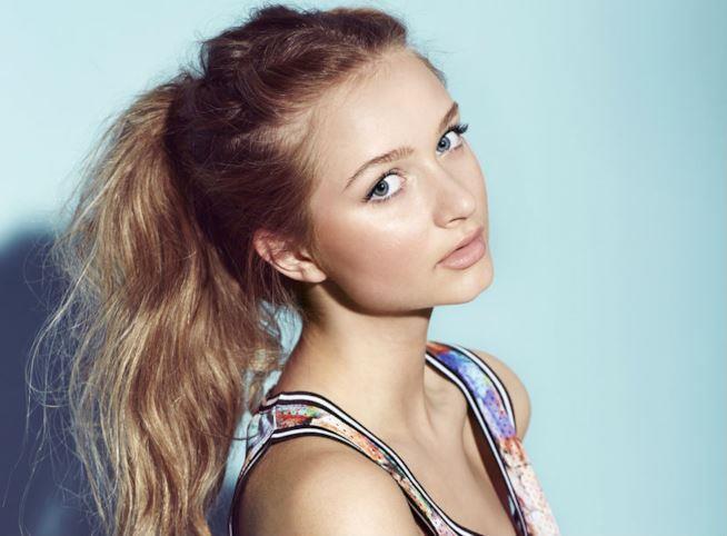 Capelli con coda Capelli lunghi con coda