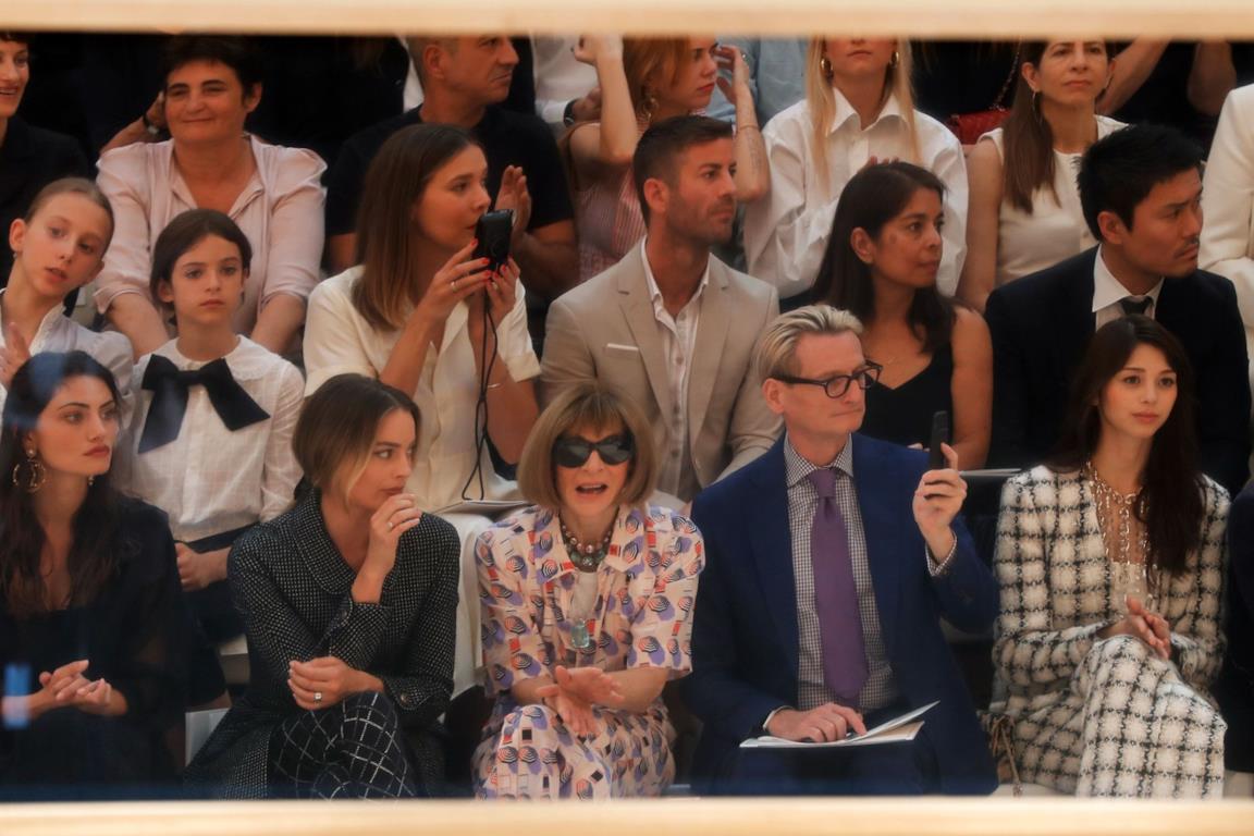 Le celebrity in front row