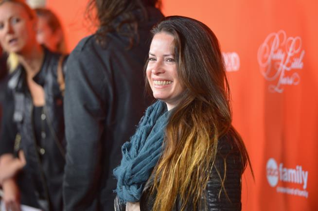 Holly Marie Combs si scaglia nuovamente contro il reboot di Streghe Holly Marie Combs