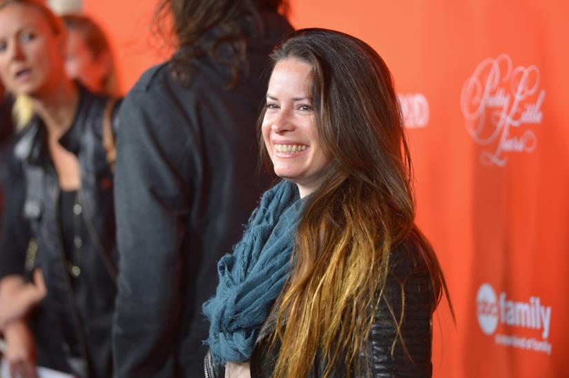 Holly Marie Combs si scaglia nuovamente contro il reboot di Streghe Holly Marie Combs