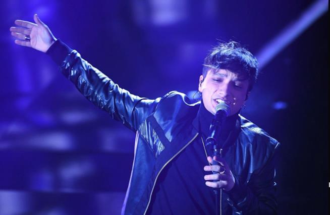 Ultimo è in gara tra le Nuove proposte di Sanremo 2018 con il brano Ultimo L'esibizione di Ultimo a Sanremo 2018