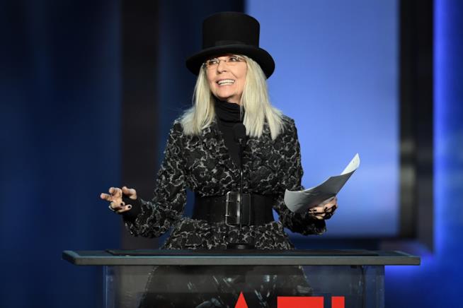 Ecco Grombre, la pagina Instagram che intende sfatare i tabù sui capelli grigi delle donne. Diane Keaton ad un evento