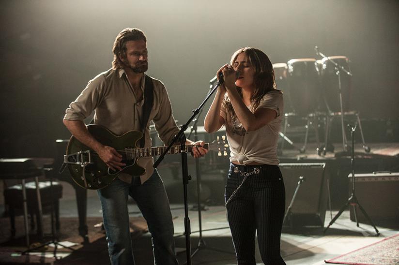 Lady Gaga e Bradley Cooper in A Star Is Born Una scena di A Star Is Born con Lady Gaga e Bradley Cooper
