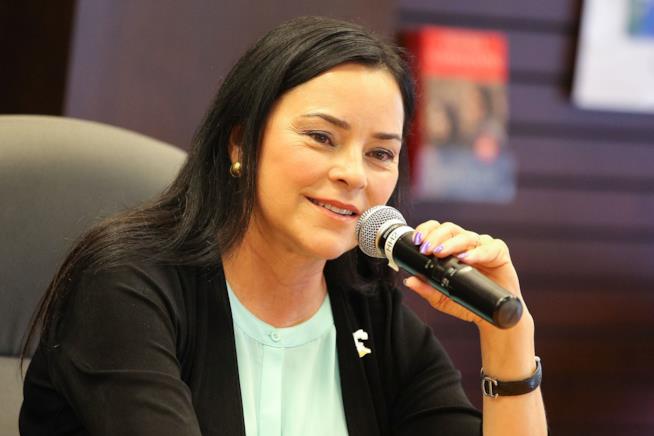 Diana Gabaldon ha preso ispirazione dagli uomini in kilt per scrivere Outlander L'autrice dei romanzi di Outlander Diana Gabaldon