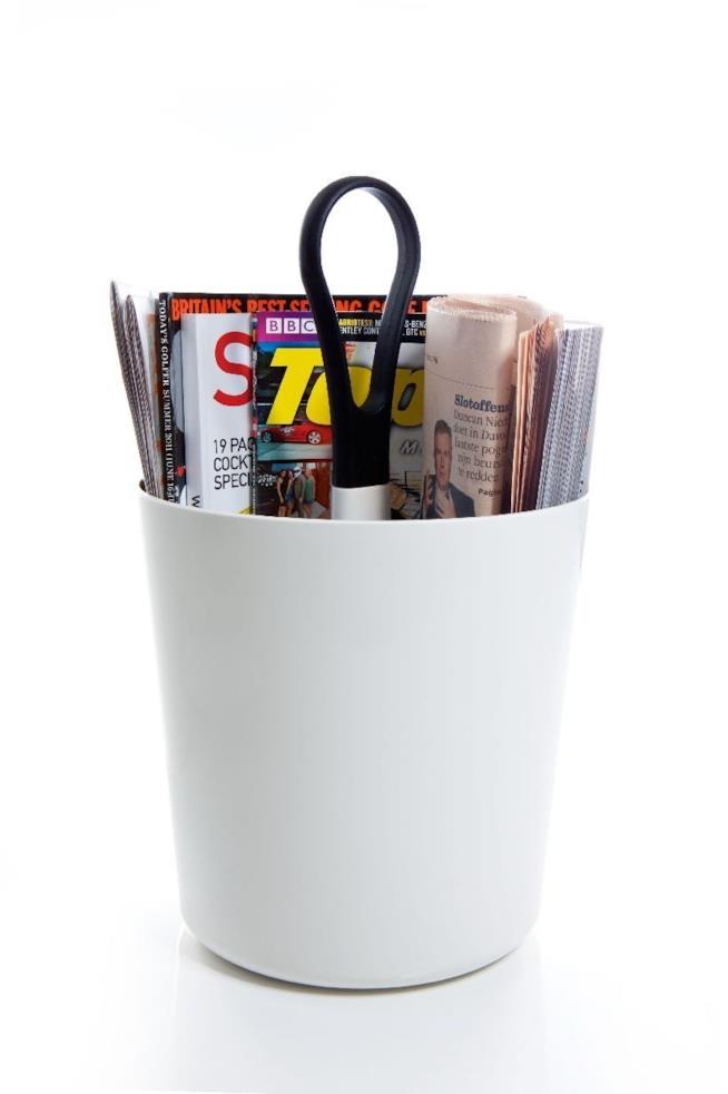Royal VKB propone un portariviste di design a forma di vaso con manico centrale per facilitare il trasporto Portariviste in plastica bianco a forma di vaso con manico centrale per il trasporto