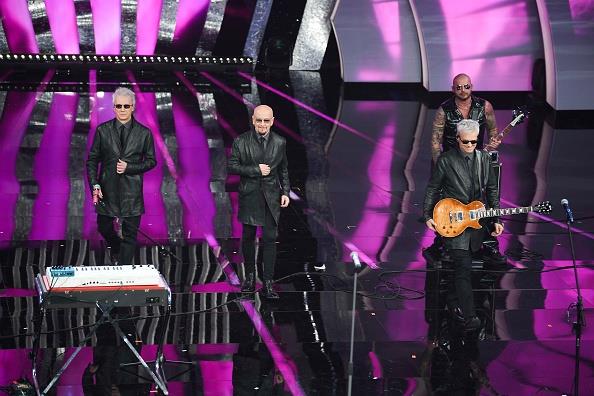 I Decibel sono in gara a Sanremo 2018 con il brano Lettera al Duca L'esibizione dei Decibel a Sanremo 2018