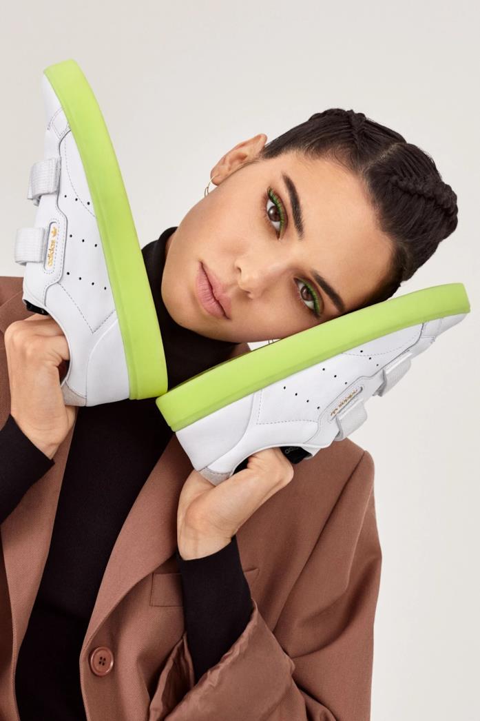 Kendall Jener per Adidas Sleek Kendall Jener posa per Adidas Sleek