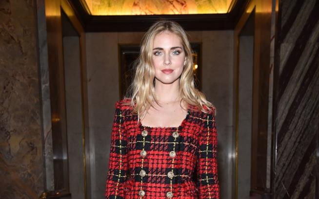 Chiara Ferragni si ferisce a un orecchio Chiara Ferragni in primo piano