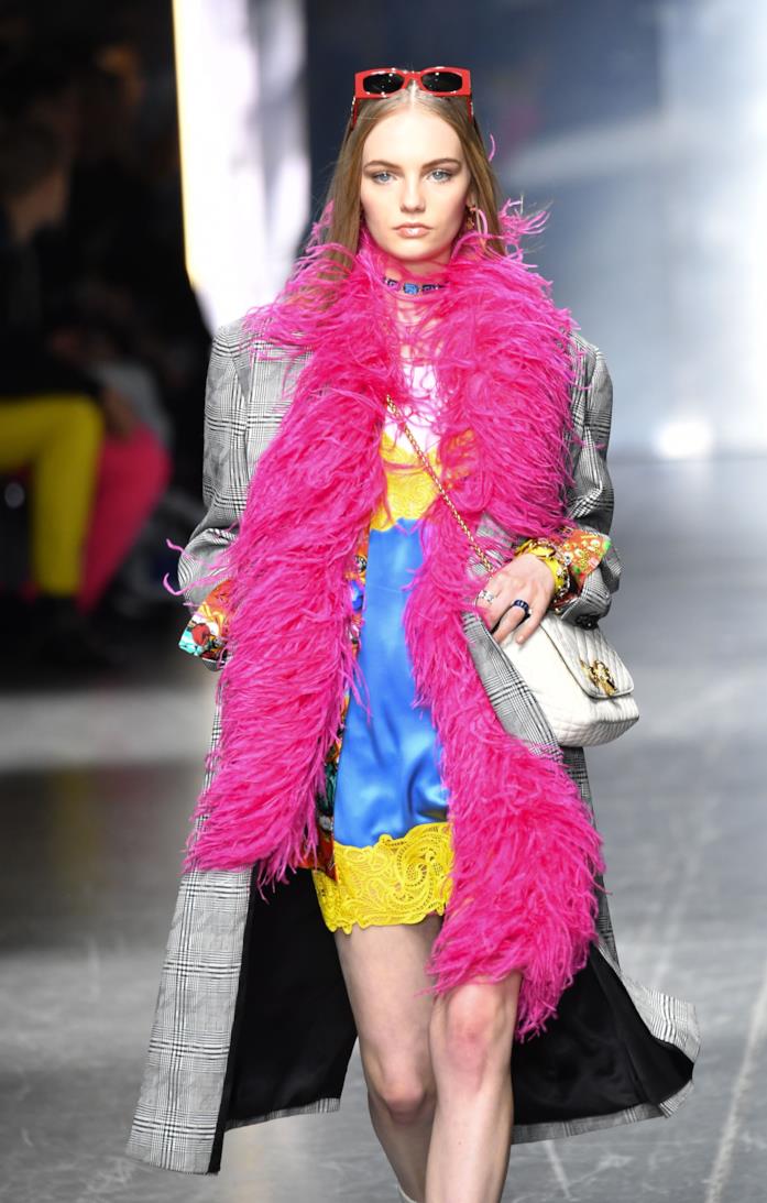Versace Fall/Winter 2019/20 fashion shows in Milan Modella che sfila per Versace Fall/Winter 2019/20 FW Milano