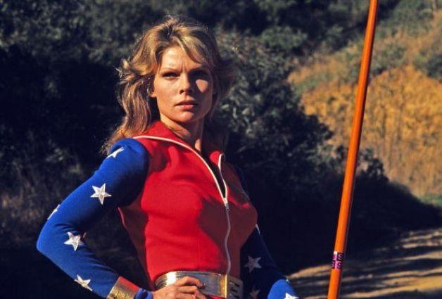 Cathy Lee Crosby Cathy Lee Crosby con il costume particolare di Wonder Woman