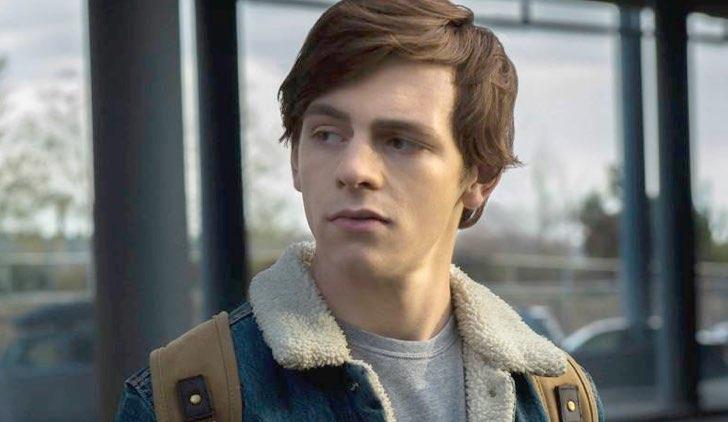 Le Terrificanti Avventure di Sabrina: Ross Lynch e Jazz Sinclair si frequentano Ross Lynch in un'immagine da Le Terrificanti Avventure di Sabrina