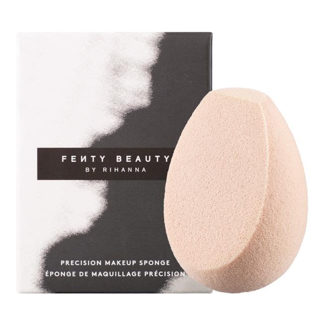 Precision Make-Up Sponge di Fenty Beauty Spugna fondotinta Precision Make-Up Sponge di Fenty Beauty