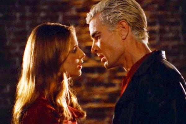 Buffy e Spike: il loro bacio in Once More With Feeling Buffy e Spike si baciano