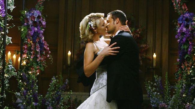 Il matrimonio fra Alex e Izzie, qualche minuto prima che lei venga di nuovo ricoverata Il "sì lo voglio" di Alex e Izzie