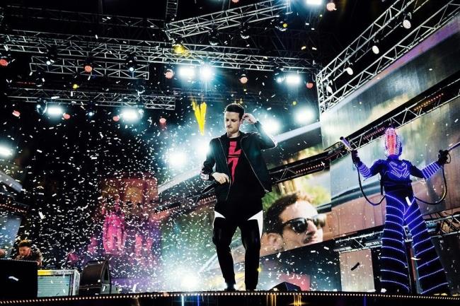 Volare: lo svedese Michael Feiner firma il remix della hit estiva di Fabio Rovazzi con Gianni Morandi Fabio Rovazzi: la sua ultima hit è Volare di cui Feiner firma il remix