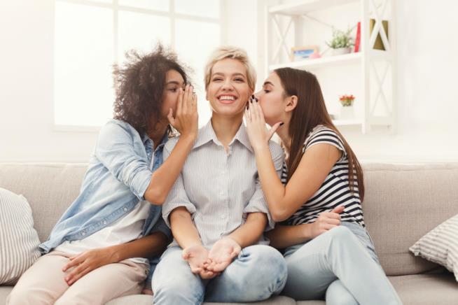 Ci sono segreti di coppia che non vanno assolutamente rivelati alle amiche, scopriamo quali sono Scopriamo i segreti di coppia da non rivelare assolutamente alle amiche