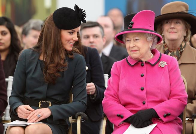 Kate Middleton ha fatto in casa il regalo di Natale per la Regina Elisabetta Kate Middleton e la Regina Elisabetta