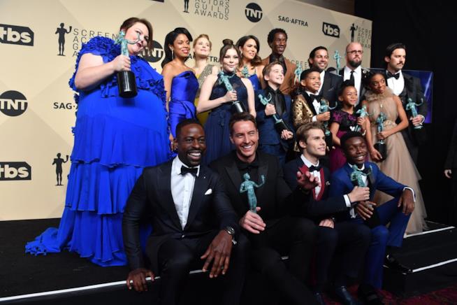 Il cast di This Is Us ai Sag Awards 2018 Il cast di This Is Us con i premi vinti ai Sag Awards 2018