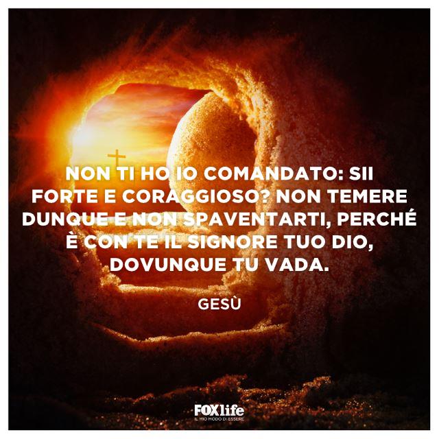 Frase Gesù Grotta con sullo sfondo un crocifisso