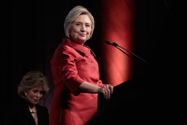 Hillary Clinton ai Grammy 2018: l'intervento contro Donald Trump Hillary Clinton