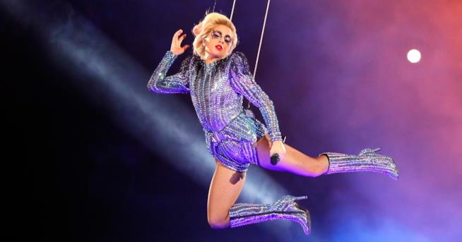 Lady Gaga in una tappa del Joanne World Tour Lady Gaga in una performance dal vivo