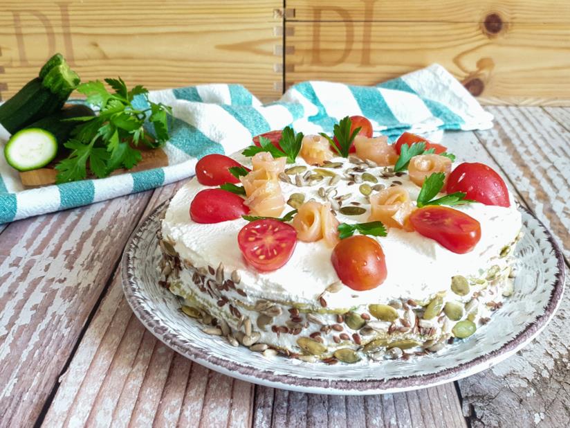 Torta di zucchine Torta con pomodorini e salmone