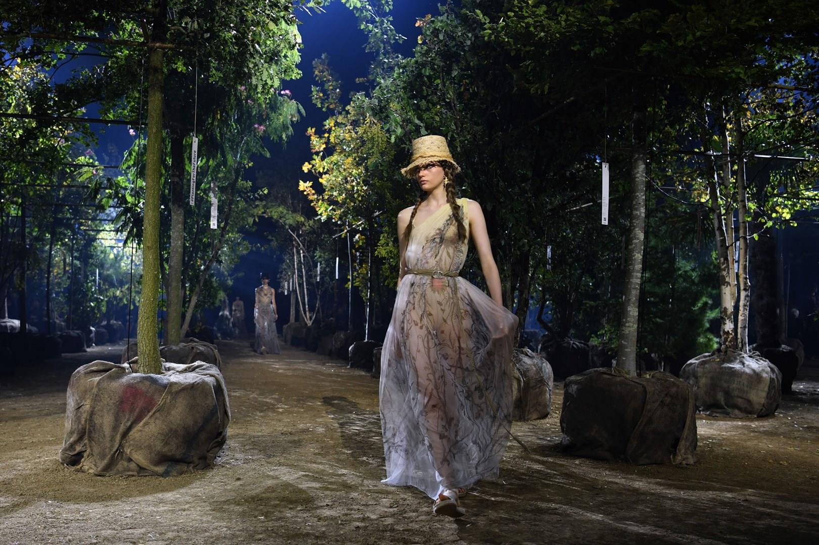 Sfilata Dior Un look della sfilata Dior