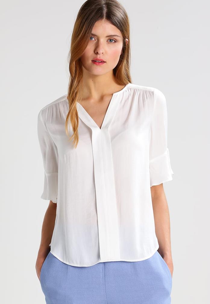Blusa: abbigliamento adeguato per l'ufficio Blusa: abbigliamento adeguato per l'ufficio