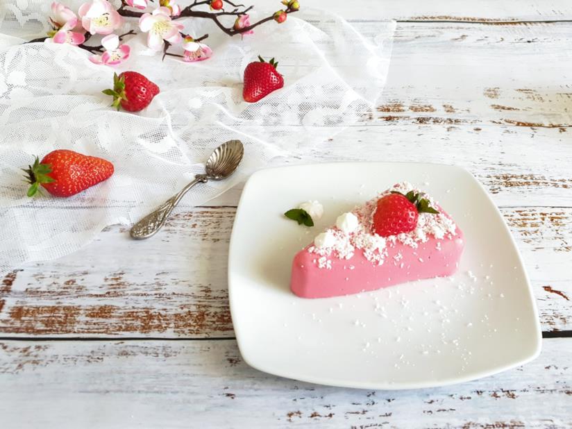 Semifreddo fragole Dolce al cucchiaio rosa