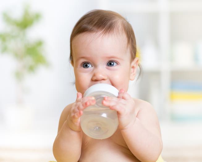 Cura di pelle di faccia con posti di pigmentary