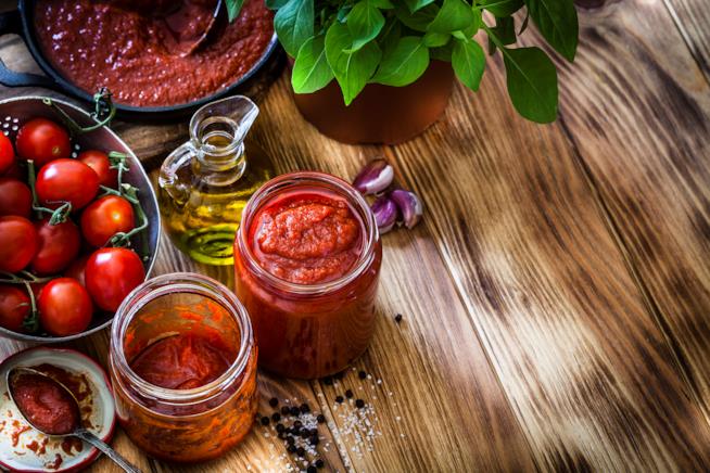 Passata di pomodoro: la ricetta per farla in casa con i pomodori San Marzano Passata di pomodoro