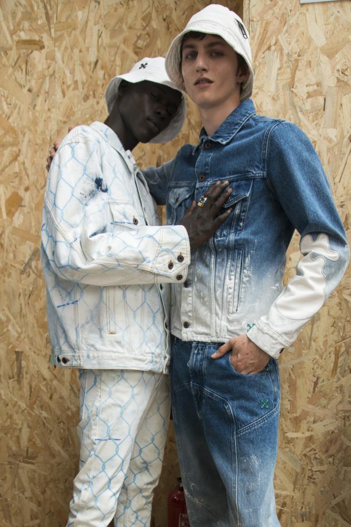 Tie-Dye Off-White Due modelli nel backstage di Off-White