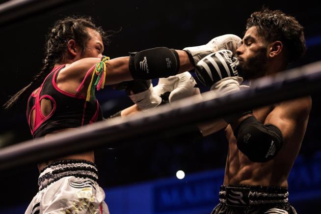 In 8 aggrediscono una coppia: ma lei è un'ex campionessa di Muay Thai Incontro Muay Thai