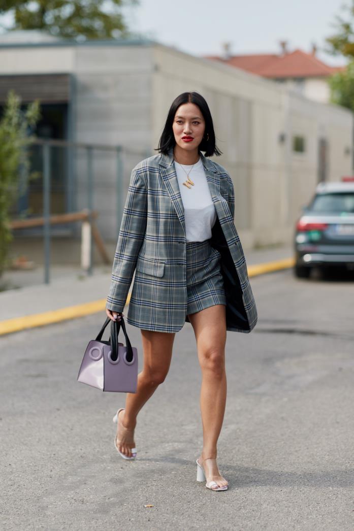 Outfit casual per ufficio Outfit casual per ufficio completo gonna e giacca a quadri