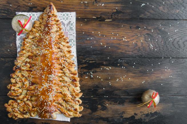 Albero di Natale di pasta sfoglia Dolce a forma di Albero di Natale con Nutella