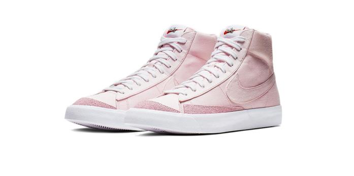 Nike modello Blazer Mid 77 Rosa Blazer Rosa con Swoosh tono su tono