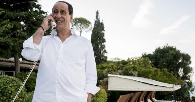 Loro 2 la recensione del film Toni Servillo in una scena di Loro 2
